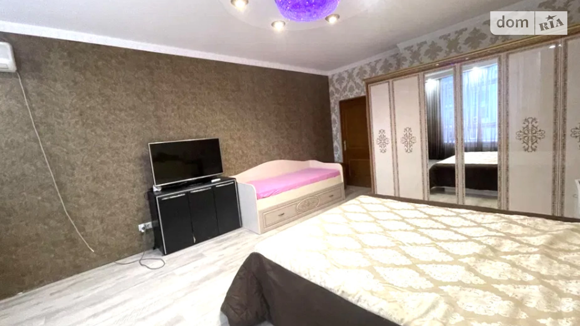 Продается 1-комнатная квартира 57 кв. м в Киеве, ул. Николая Ушакова, 1Г - фото 4