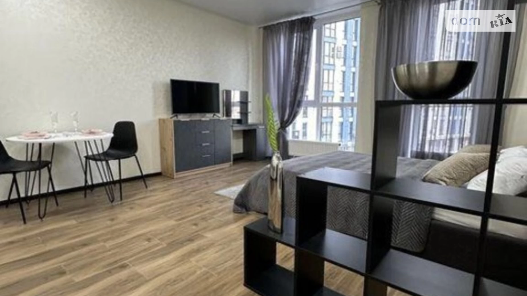 Продается 1-комнатная квартира 39 кв. м в Киеве, ул. Центральная, 21Б