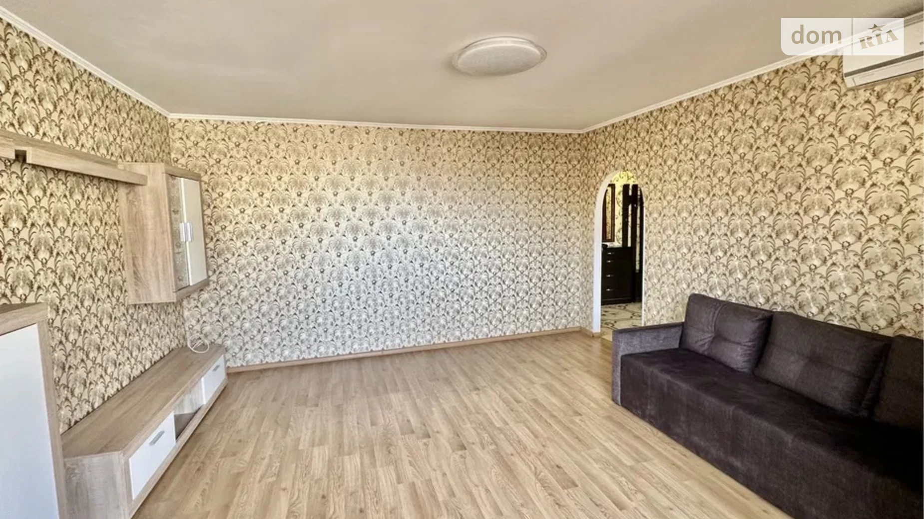 Продается 2-комнатная квартира 56 кв. м в Днепре, ул. Малиновского Маршала, 6
