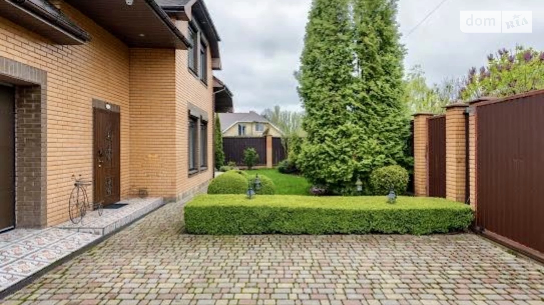 Продается дом на 2 этажа 218 кв. м с гаражом, цена: 350000 $ - фото 2