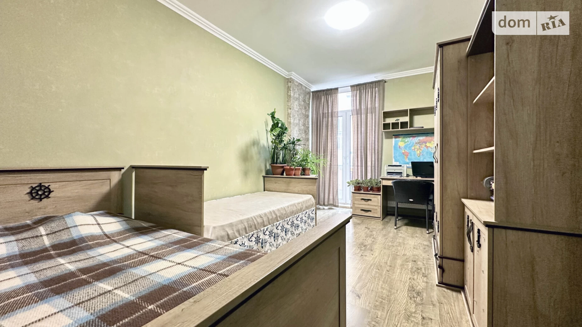 Продается 3-комнатная квартира 84 кв. м в Киеве, ул. Регенераторная, 4 корпус 5