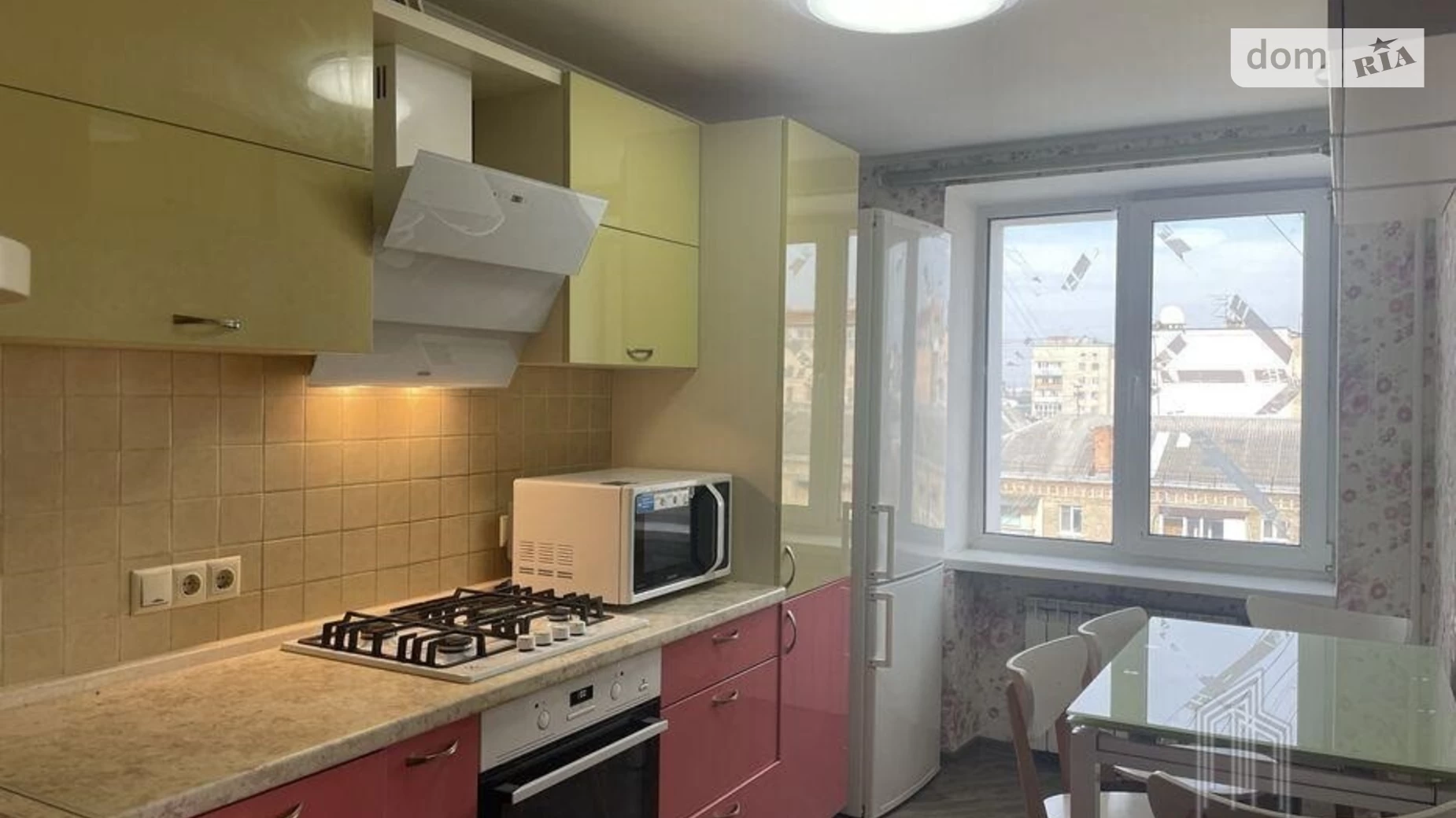 Продается 2-комнатная квартира 45 кв. м в Киеве, ул. Константиновская, 45