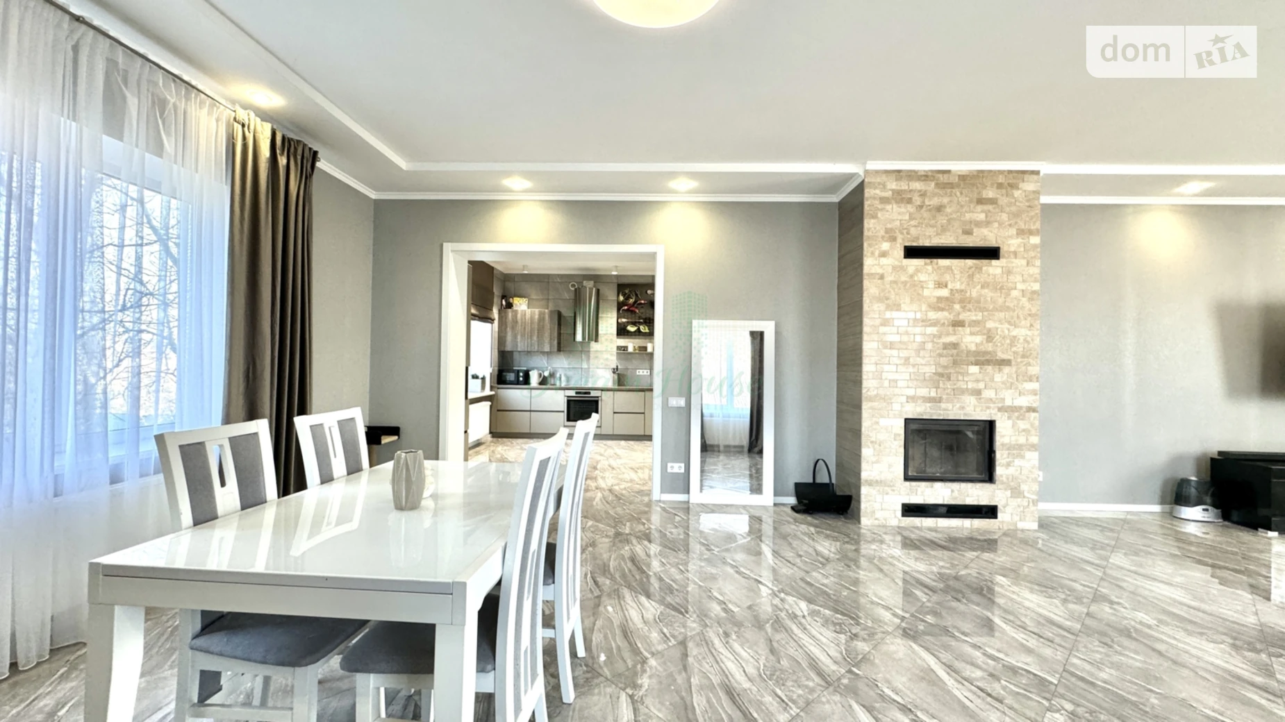 Продается дом на 3 этажа 297.4 кв. м с гаражом, цена: 260000 $ - фото 2