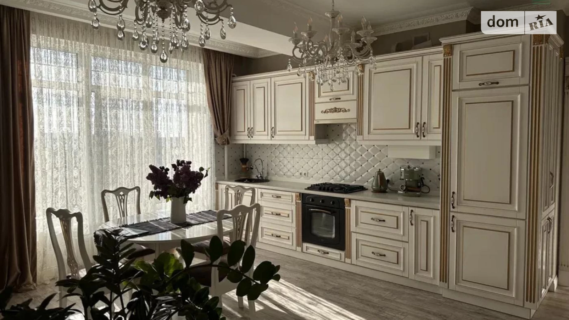Продается 1-комнатная квартира 80 кв. м в Одессе, ул. Софиевская