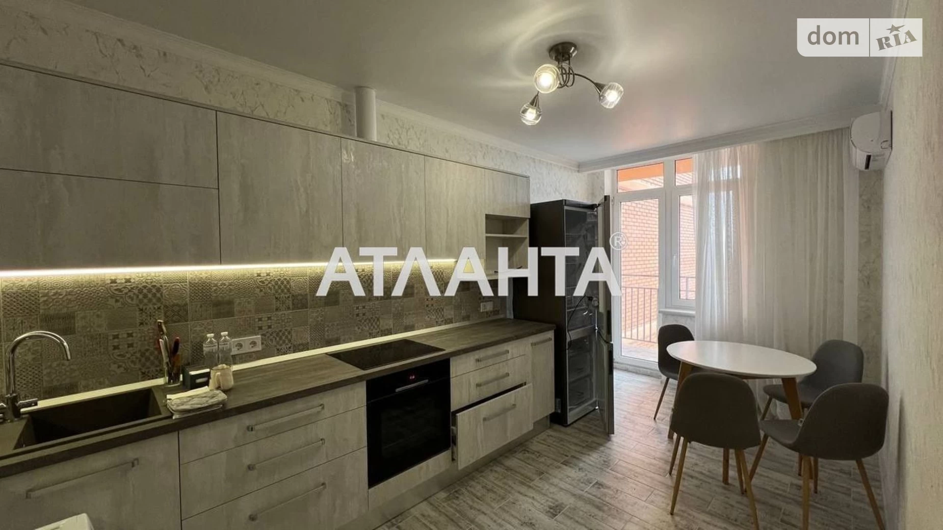 Продается 1-комнатная квартира 51.4 кв. м в Одессе, ул. Жаботинского, 56А