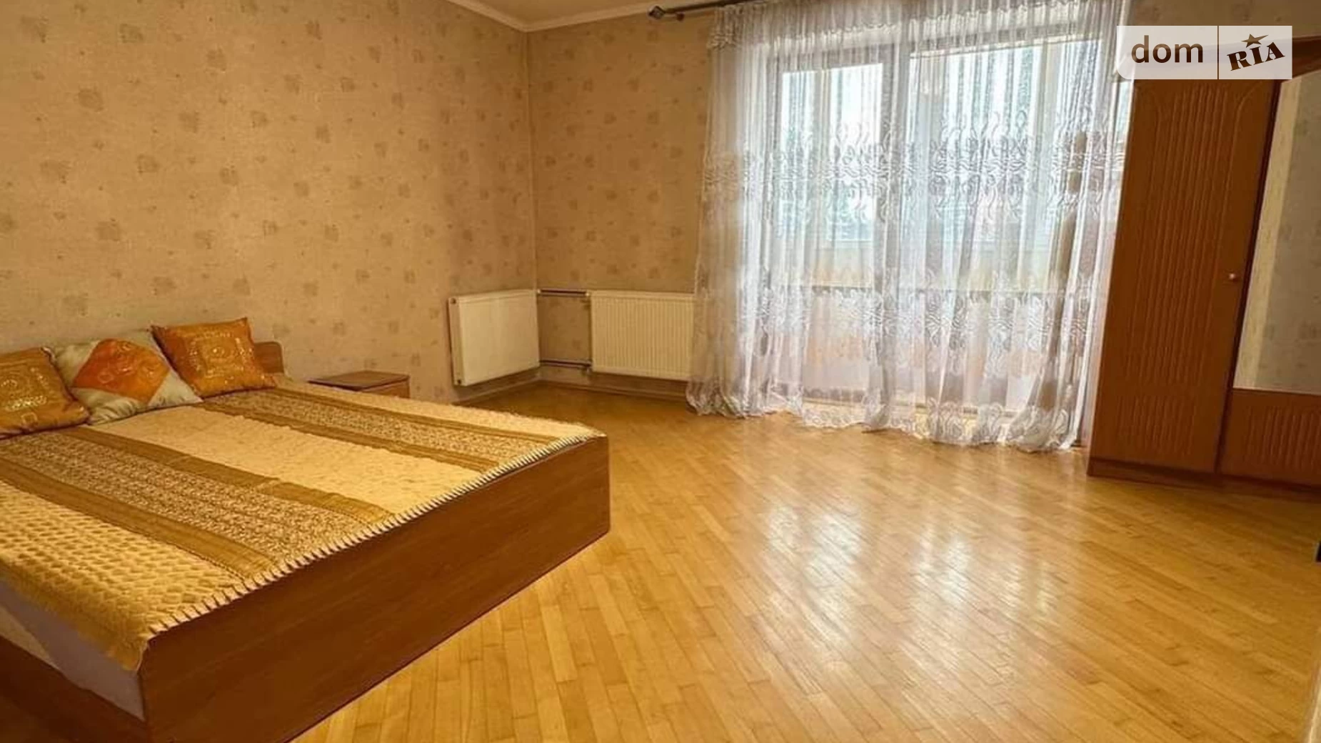 Продается 2-комнатная квартира 74 кв. м в Ивано-Франковске, ул. Глебова, 24А