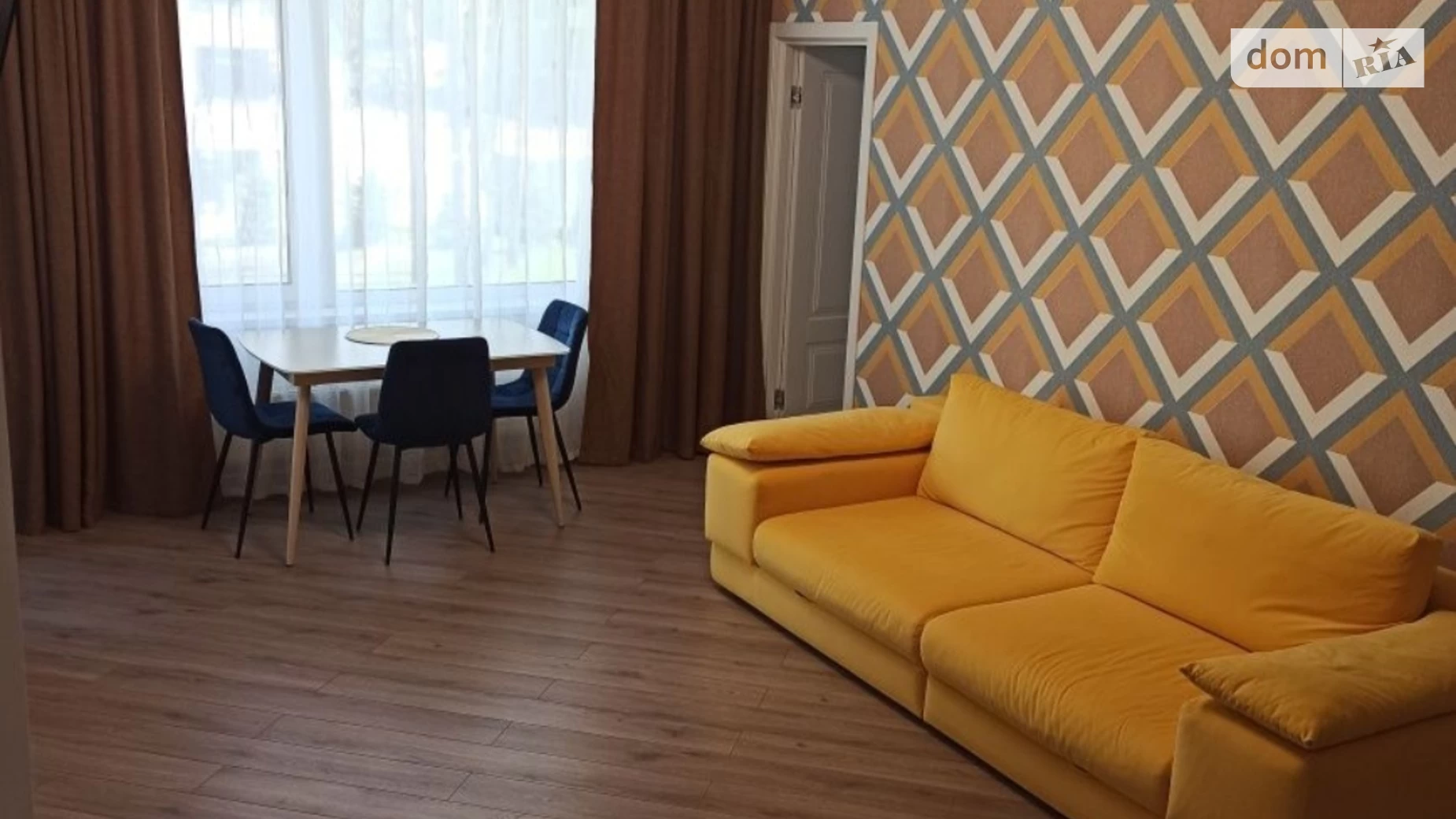 Продается 3-комнатная квартира 72 кв. м в Гостомеле, пер. Богдана Ступки