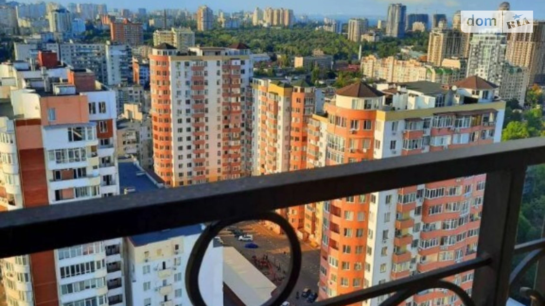 Продается 1-комнатная квартира 47 кв. м в Одессе, ул. Педагогическая, 23