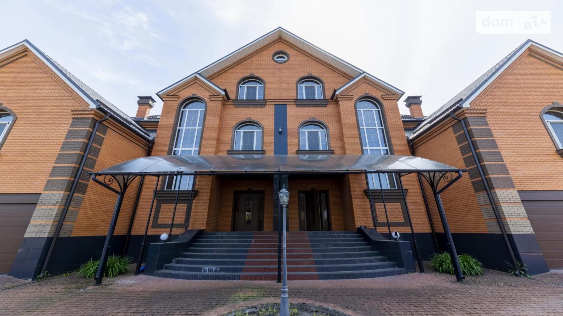 Продається будинок 3 поверховий 921.3 кв. м з садом, цена: 750000 $ - фото 2