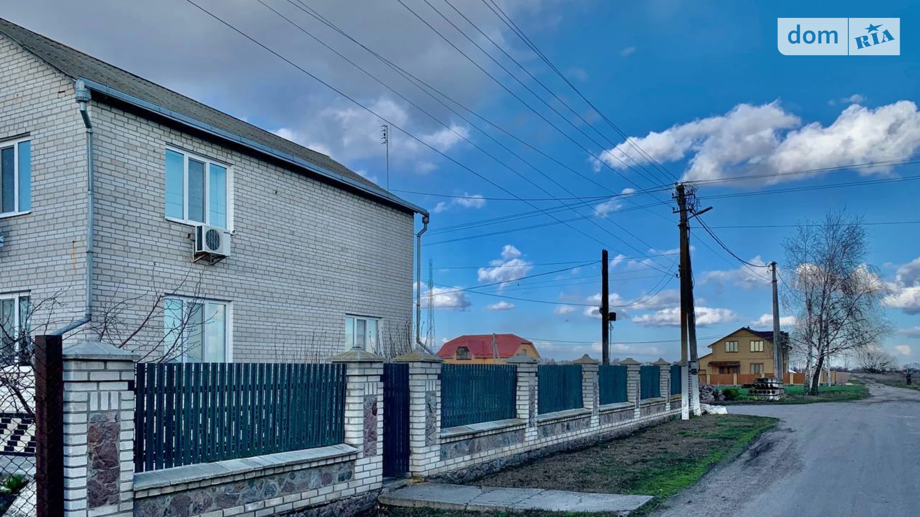 Продається будинок 2 поверховий 109 кв. м з гаражем, вул. Вишнева