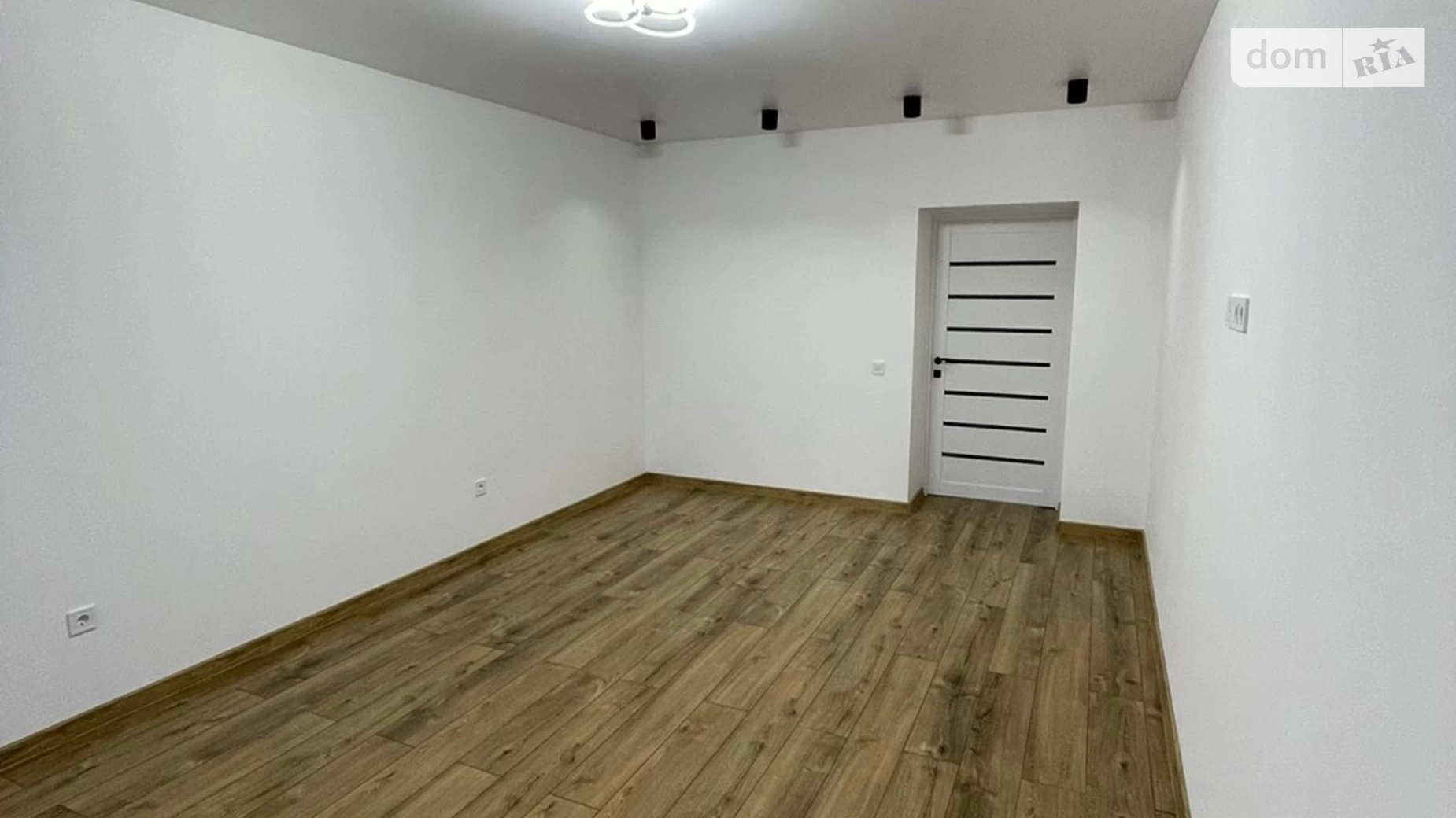 Продается 1-комнатная квартира 43 кв. м в Ивано-Франковске, ул. Вячеслава Черновола, 155