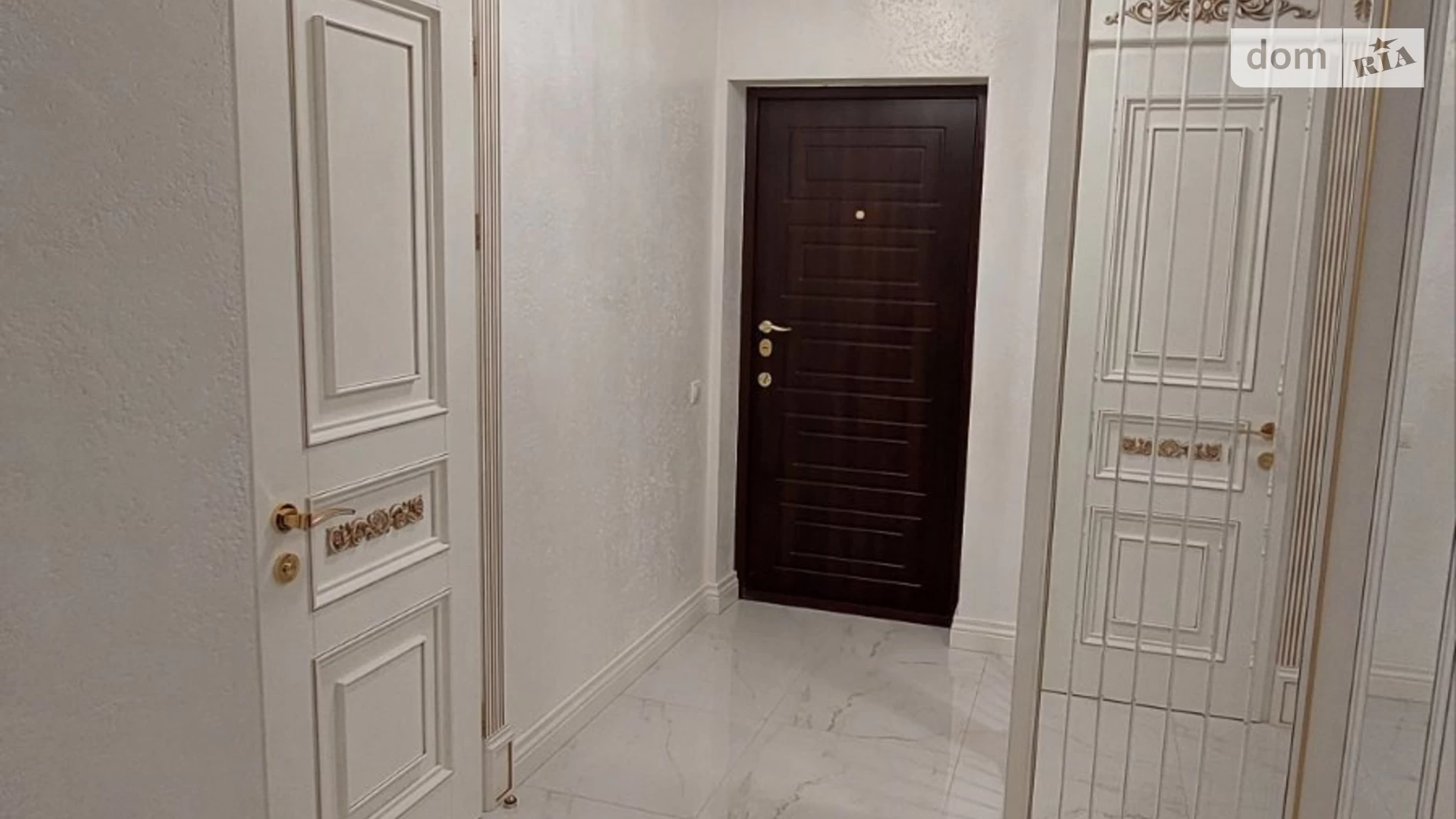 Продається 3-кімнатна квартира 82 кв. м у Одесі, вул. Перлинна, 5А