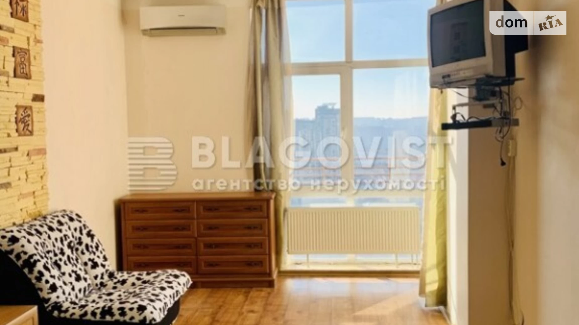 Продается 3-комнатная квартира 102.3 кв. м в Киеве, ул. Коновальца Евгения, 32В