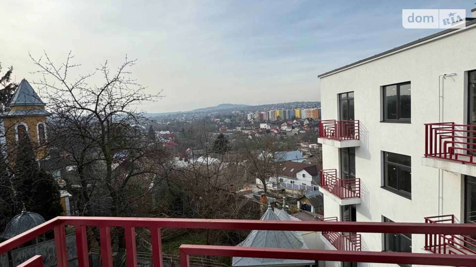 Продается 3-комнатная квартира 91 кв. м в Черновцах