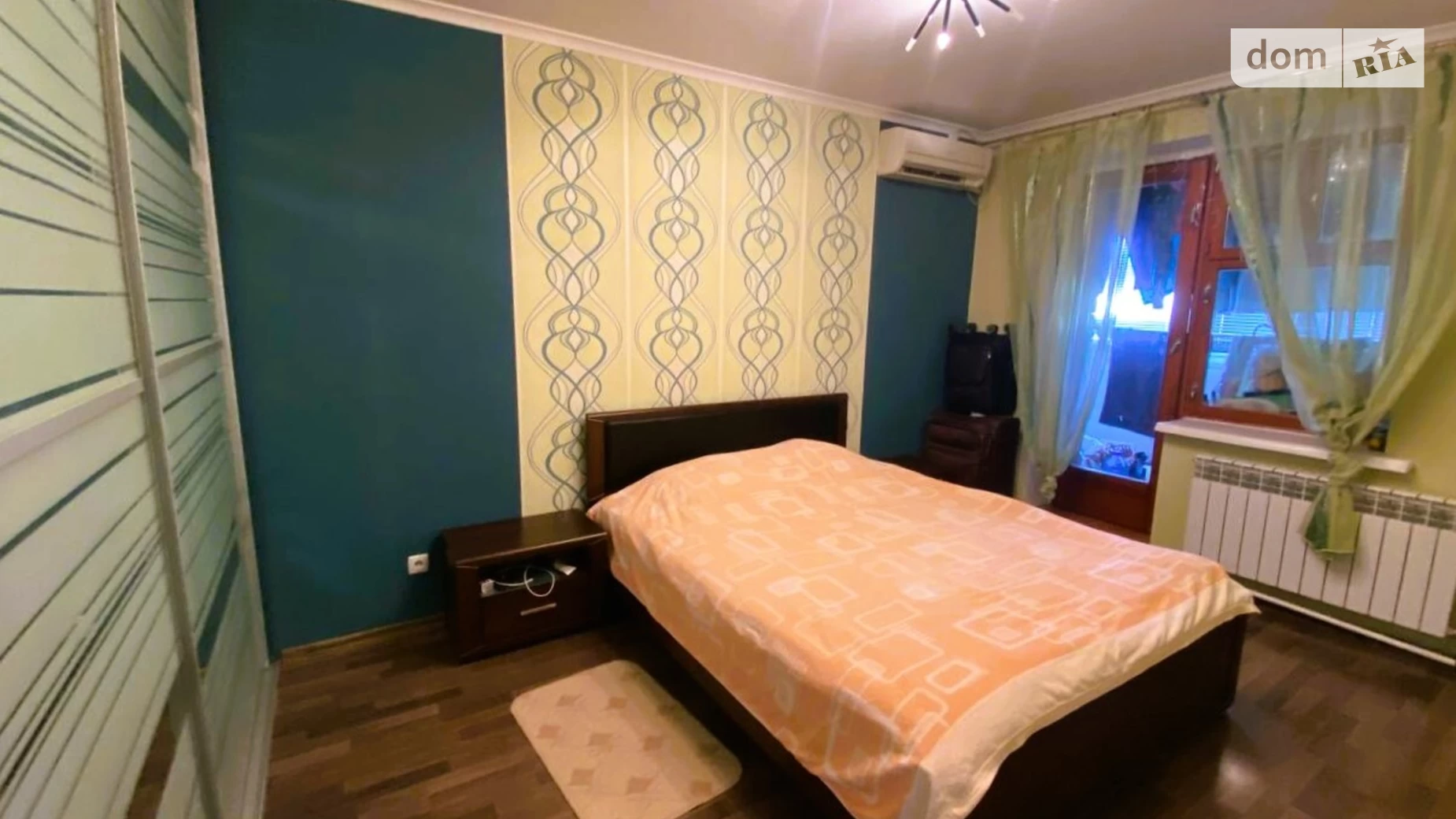Продается 2-комнатная квартира 54 кв. м в Днепре, ул. Шодуаривская