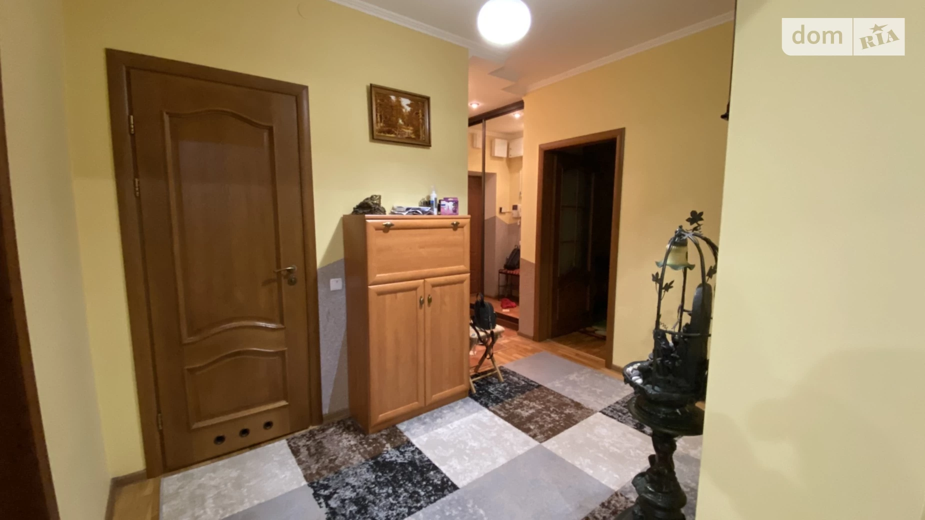 Продается 4-комнатная квартира 175 кв. м в Львове