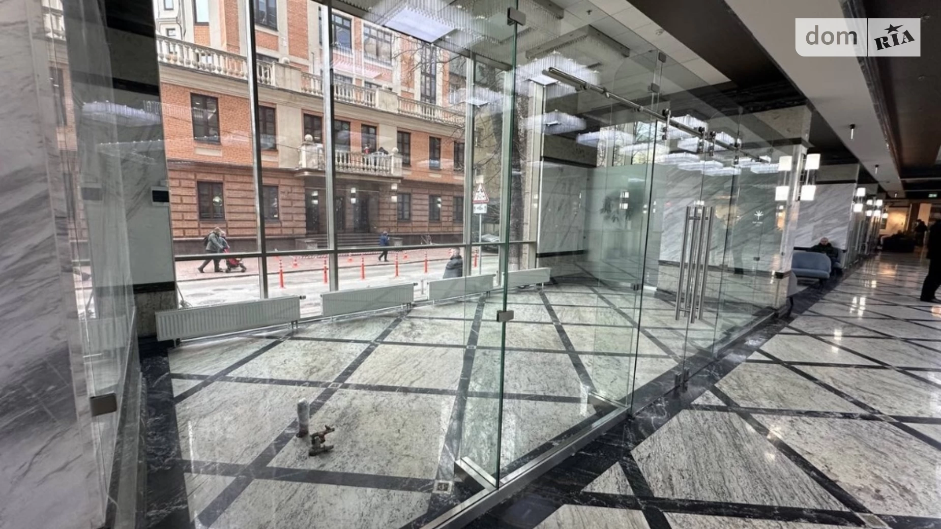 Сдается в аренду офис 31.5 кв. м в бизнес-центре, цена: 945 $ - фото 2