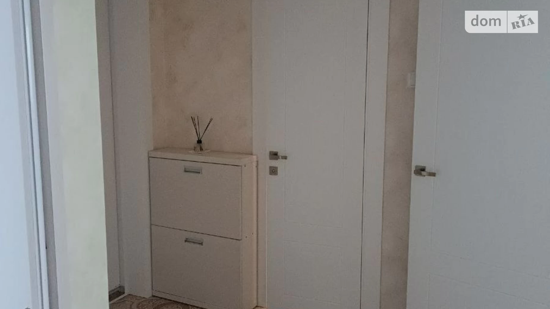 Продается 1-комнатная квартира 43 кв. м в Киеве, ул. Княжий Затон