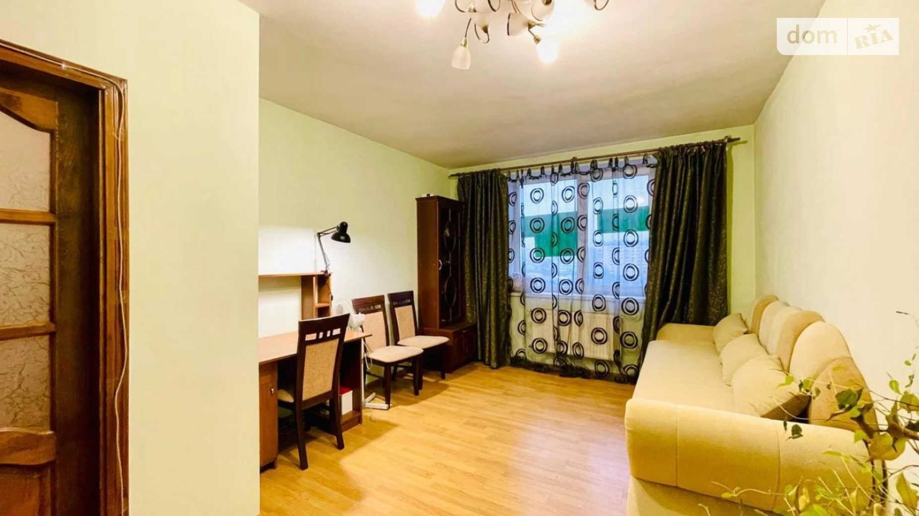 Продается 1-комнатная квартира 42 кв. м в Ивано-Франковске, ул. Угорницкая, 10А
