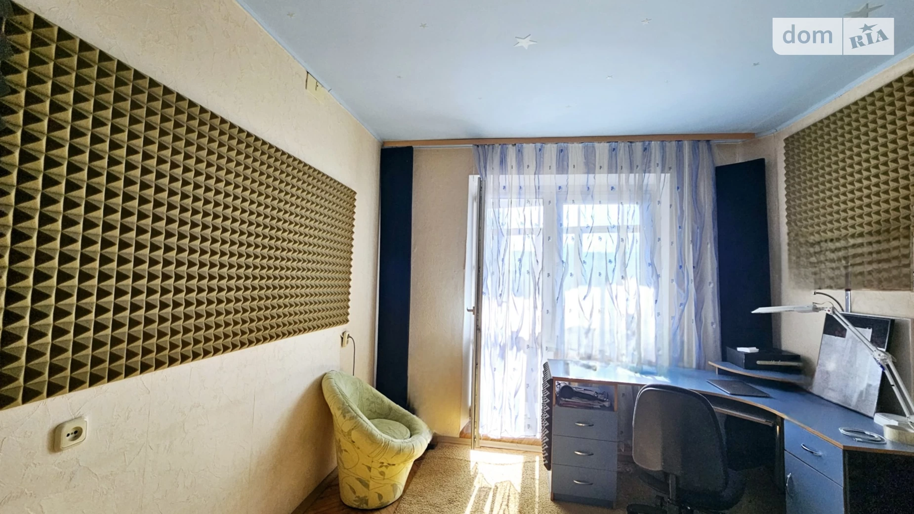 Продается 3-комнатная квартира 65 кв. м в Ровно, ул. Коновальца Евгения
