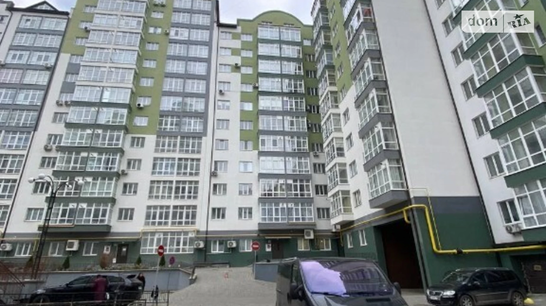 Продается 1-комнатная квартира 42.5 кв. м в Ивано-Франковске, ул. Высочана Семена, 18
