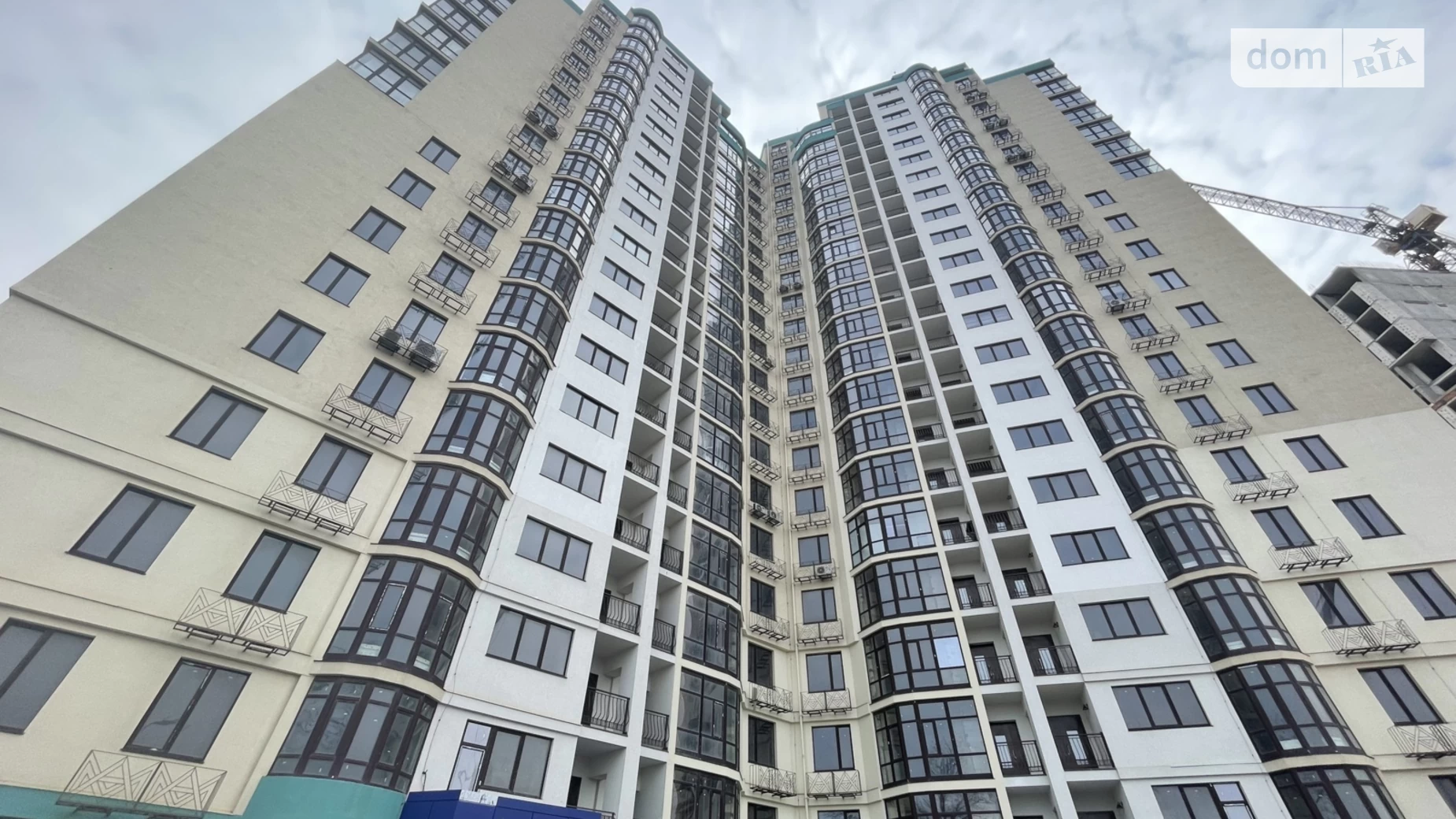 Продається 2-кімнатна квартира 97.3 кв. м у Одесі, Фонтанська дор.