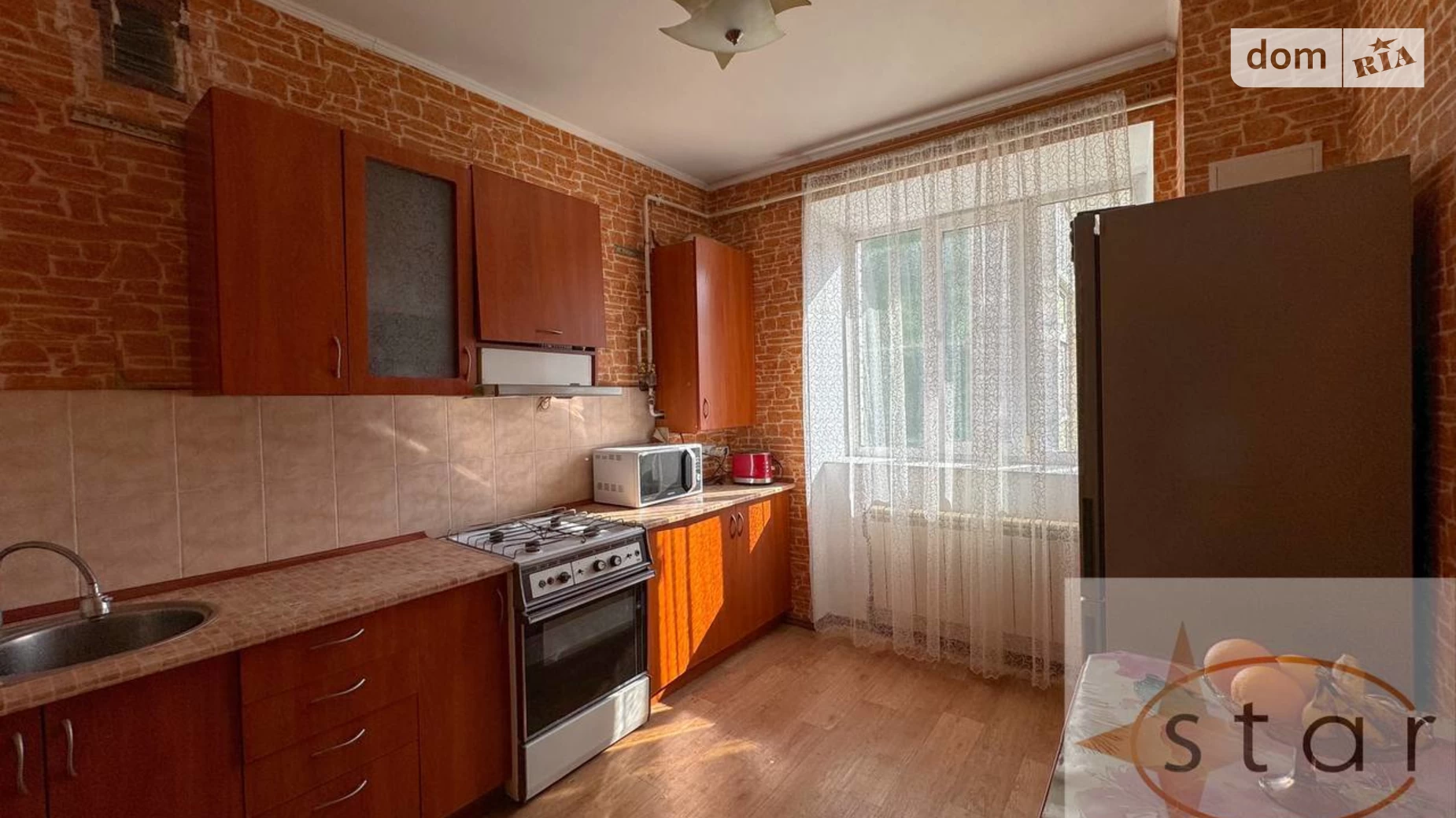 Продается 1-комнатная квартира 40 кв. м в Чернигове, ул. 1-й Гвардейской Армии, 39А