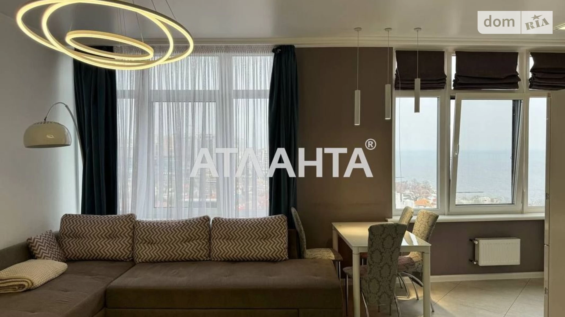 Продається 2-кімнатна квартира 55 кв. м у Одесі