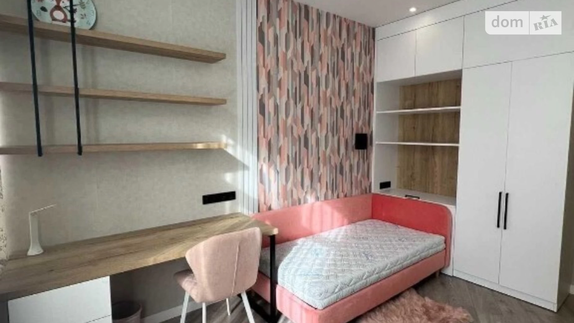 Продается 2-комнатная квартира 87 кв. м в Одессе, ул. Каманина, 16А