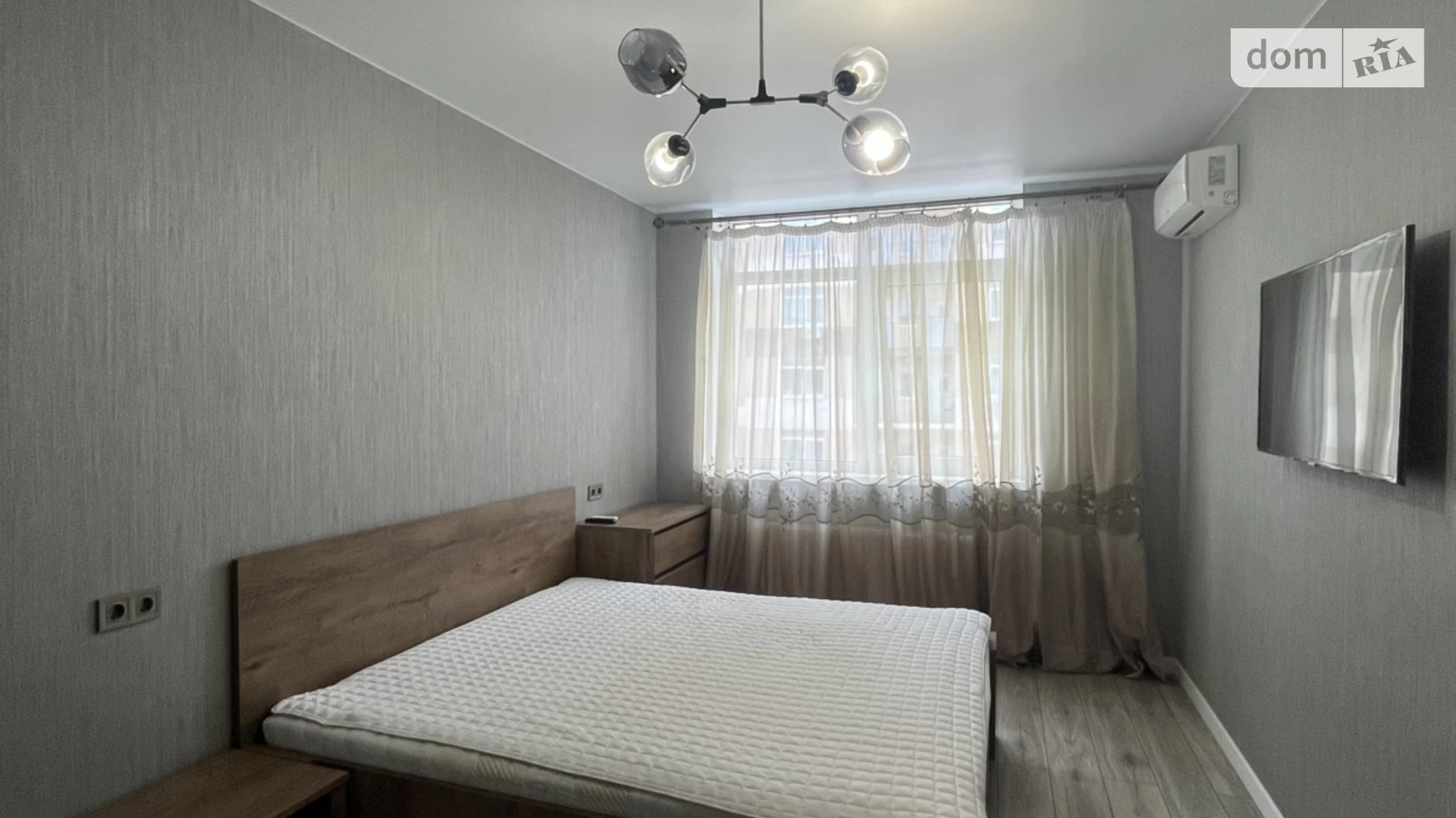 Продается 1-комнатная квартира 43 кв. м в Киеве, просп. Европейского Союза(Правды)