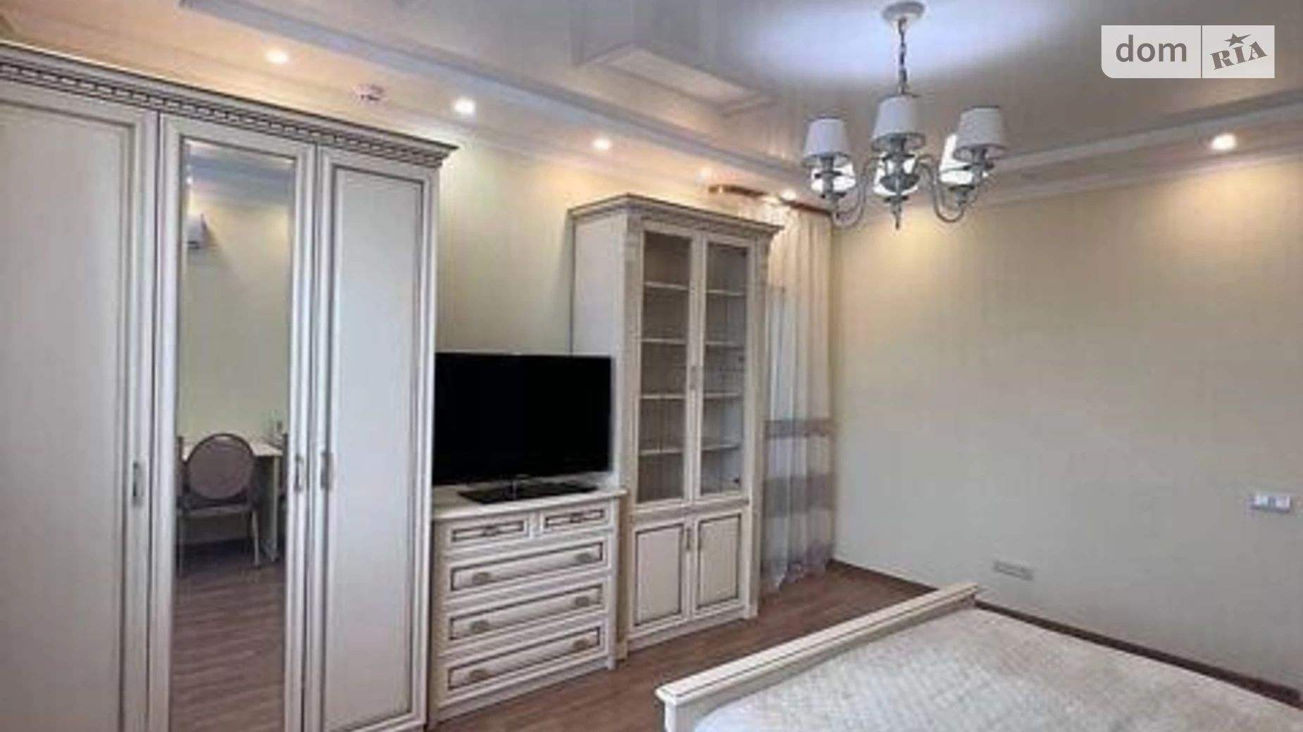Продается 1-комнатная квартира 46 кв. м в Киеве, ул. Ревуцкого, 40Г