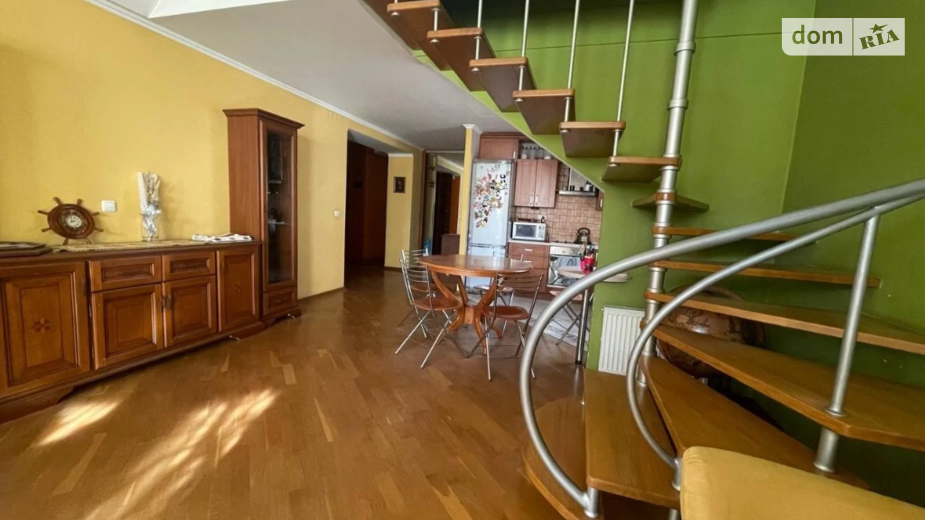 Продается 4-комнатная квартира 181 кв. м в Львове