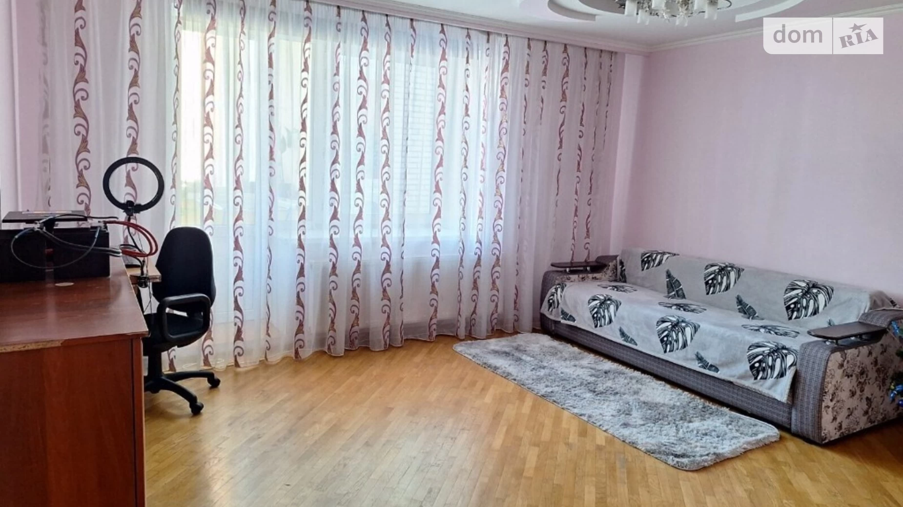 2-кімнатна квартира 72 кв. м у Тернополі, вул. Євгена Коновальця