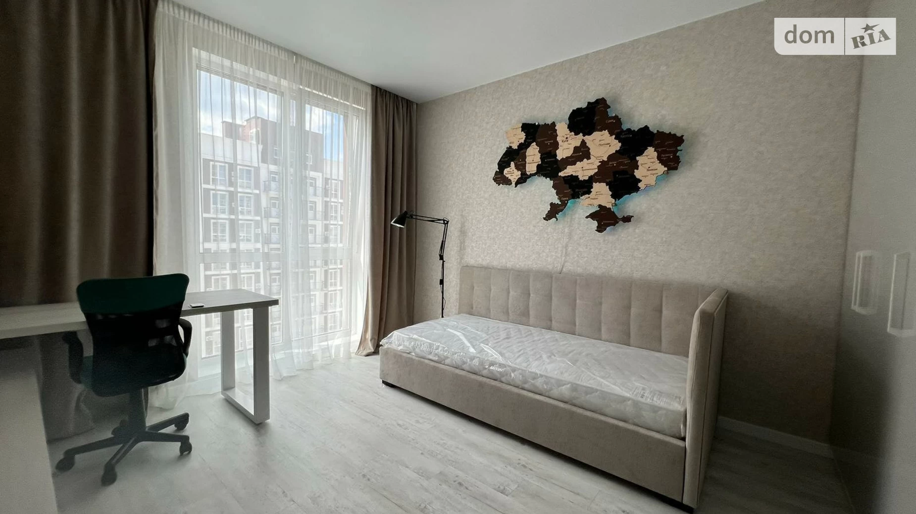 Продается 2-комнатная квартира 61 кв. м в Киеве, ул. Михаила Максимовича, 26Б