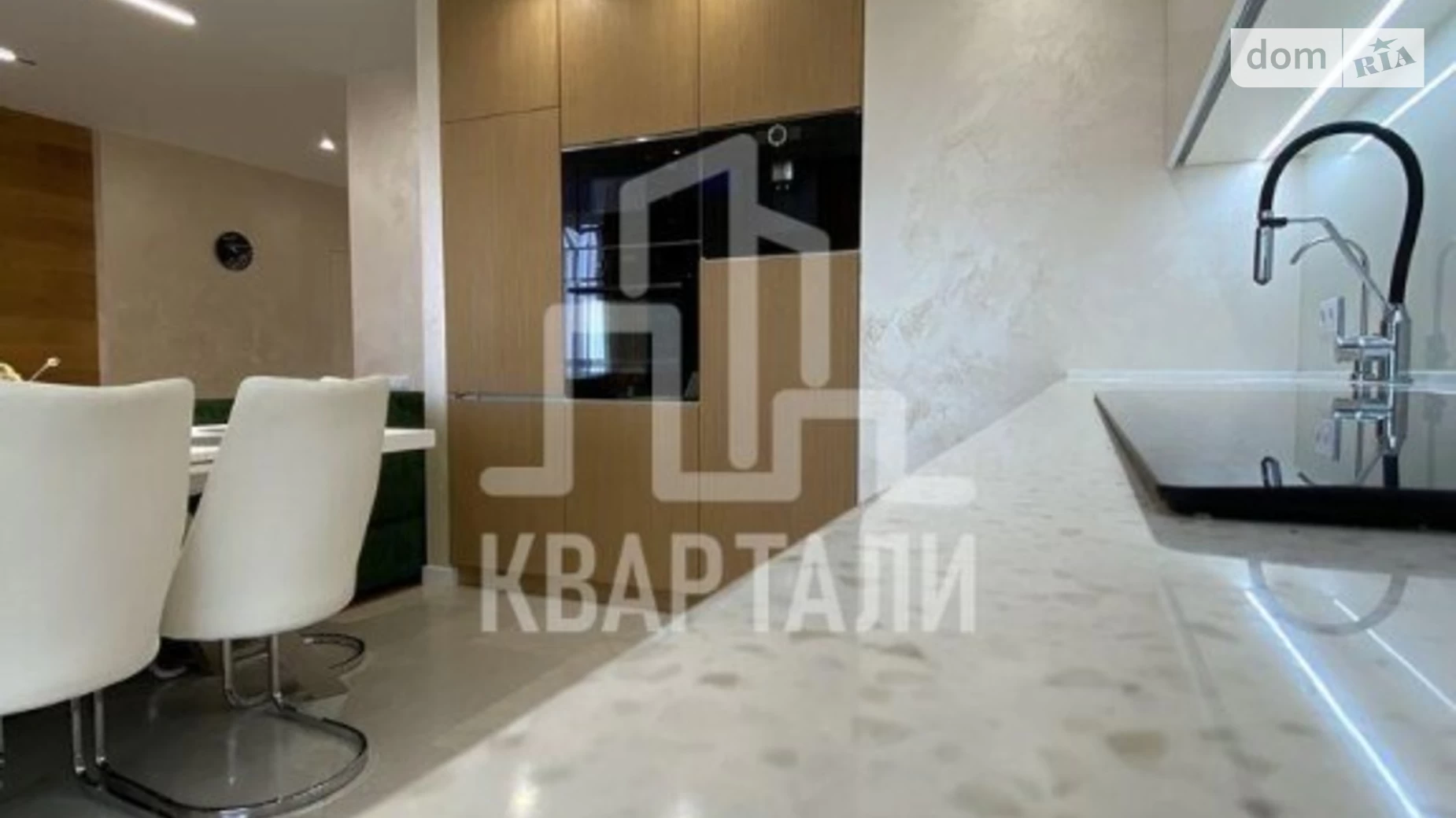 Продается 3-комнатная квартира 87 кв. м в Киеве, ул. Воскресенская, 18А