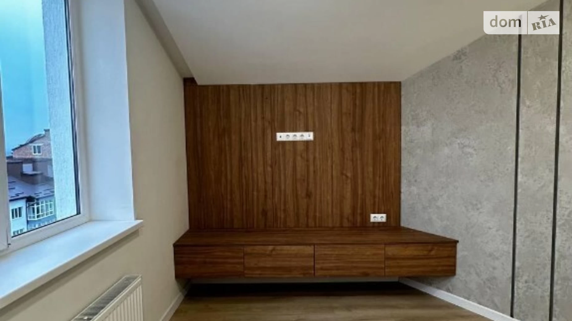 Продается 2-комнатная квартира 57 кв. м в Ивано-Франковске, ул. Высочана Семена