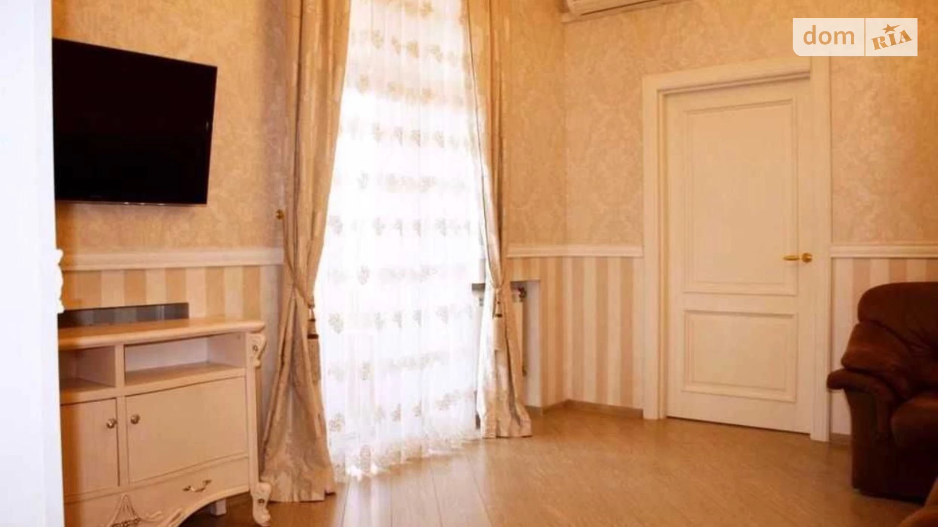 Продается 2-комнатная квартира 52 кв. м в Киеве, ул. Саксаганского, 12Б