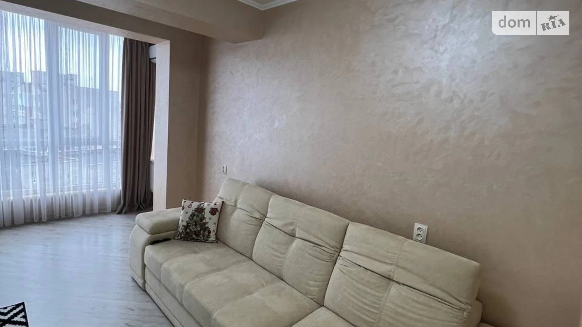 Продается 2-комнатная квартира 67 кв. м в Черновцах