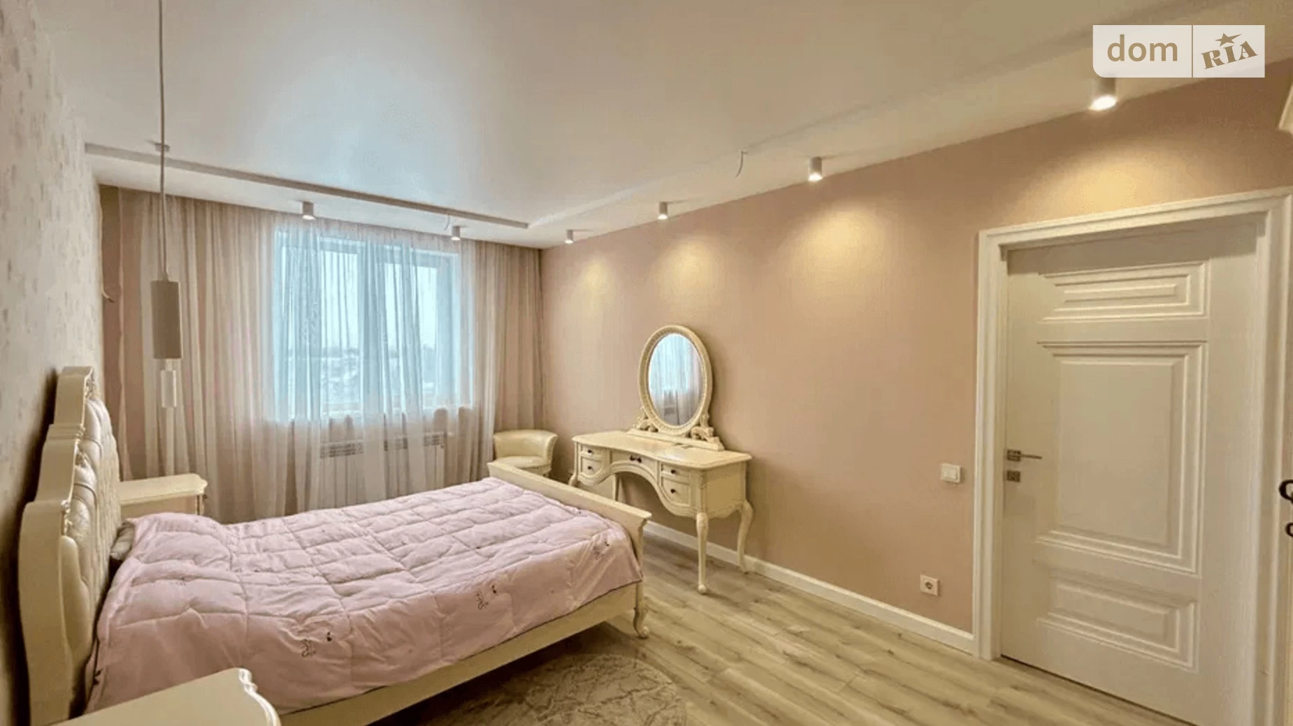 Продается 4-комнатная квартира 108 кв. м в Харькове