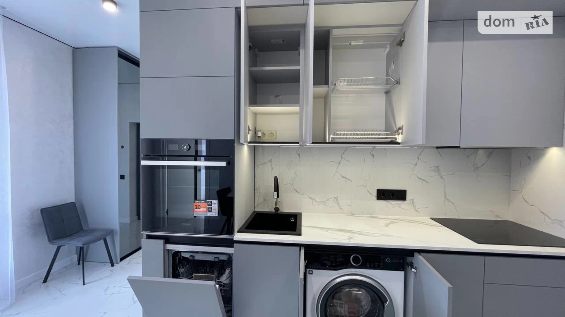 Продается 1-комнатная квартира 46.5 кв. м в Ровно, ул. Соборная, 316Б - фото 2