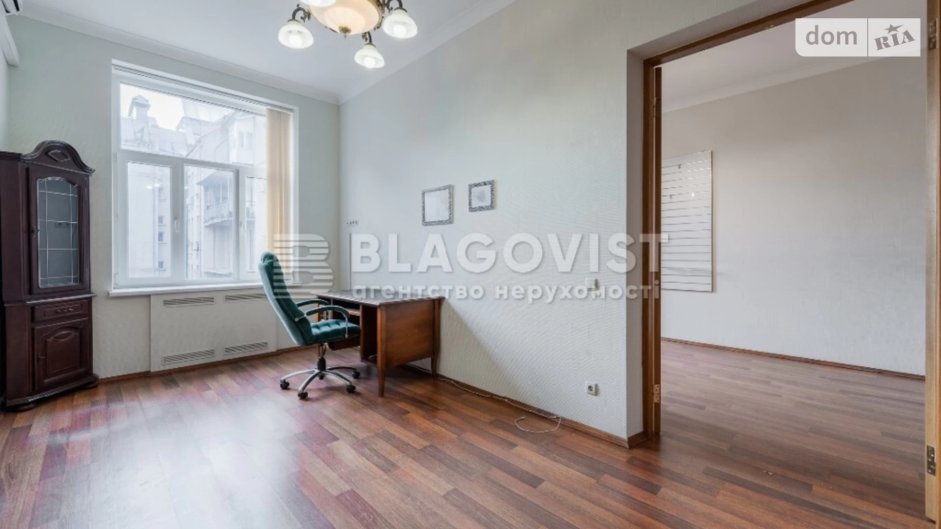 Продается 4-комнатная квартира 90 кв. м в Киеве, ул. Банковая, 3