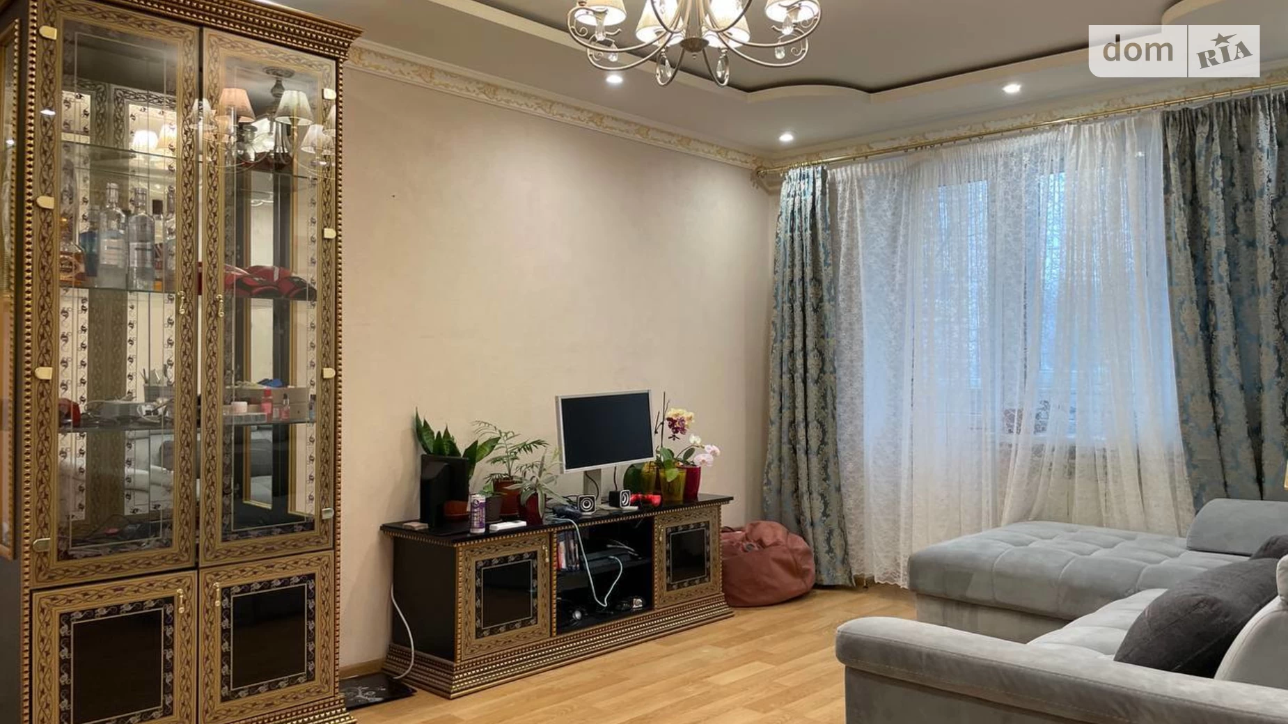 Продается 3-комнатная квартира 58 кв. м в Квасилове