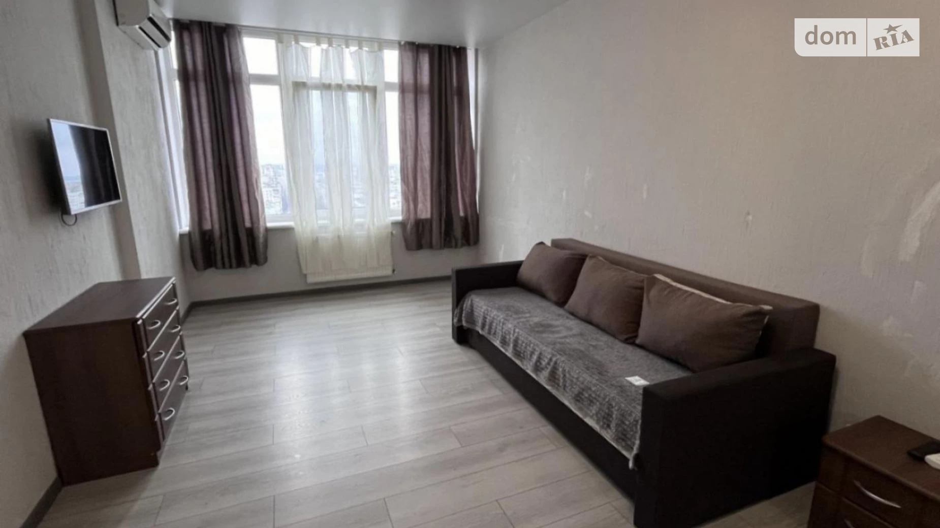 Продается 1-комнатная квартира 43 кв. м в Одессе, ул. Академика Сахарова, 3Б
