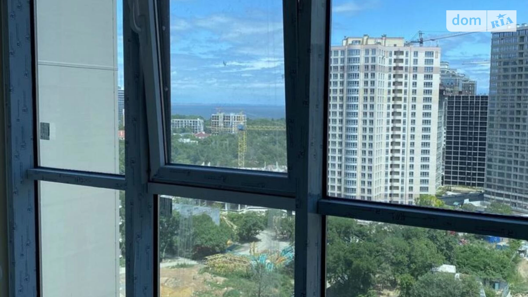 Продается 2-комнатная квартира 64 кв. м в Одессе