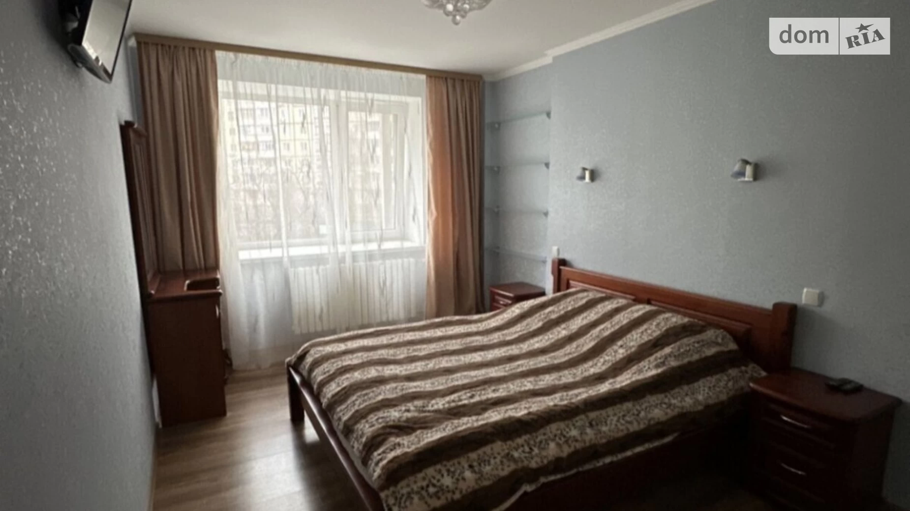 Продается 2-комнатная квартира 60 кв. м в Днепре, ул. Большая Диивська