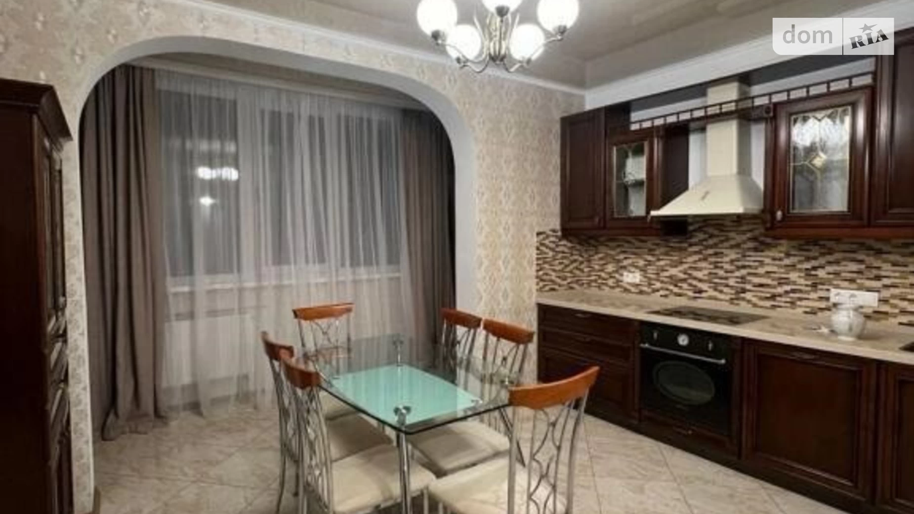 Продается 2-комнатная квартира 57 кв. м в Киеве, ул. Вышгородская, 45А