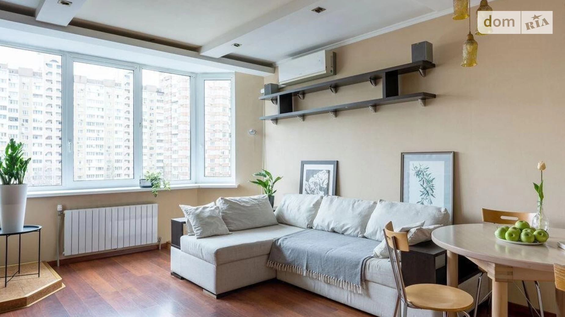Продается 1-комнатная квартира 55 кв. м в Киеве, ул. Анны Ахматовой, 35А
