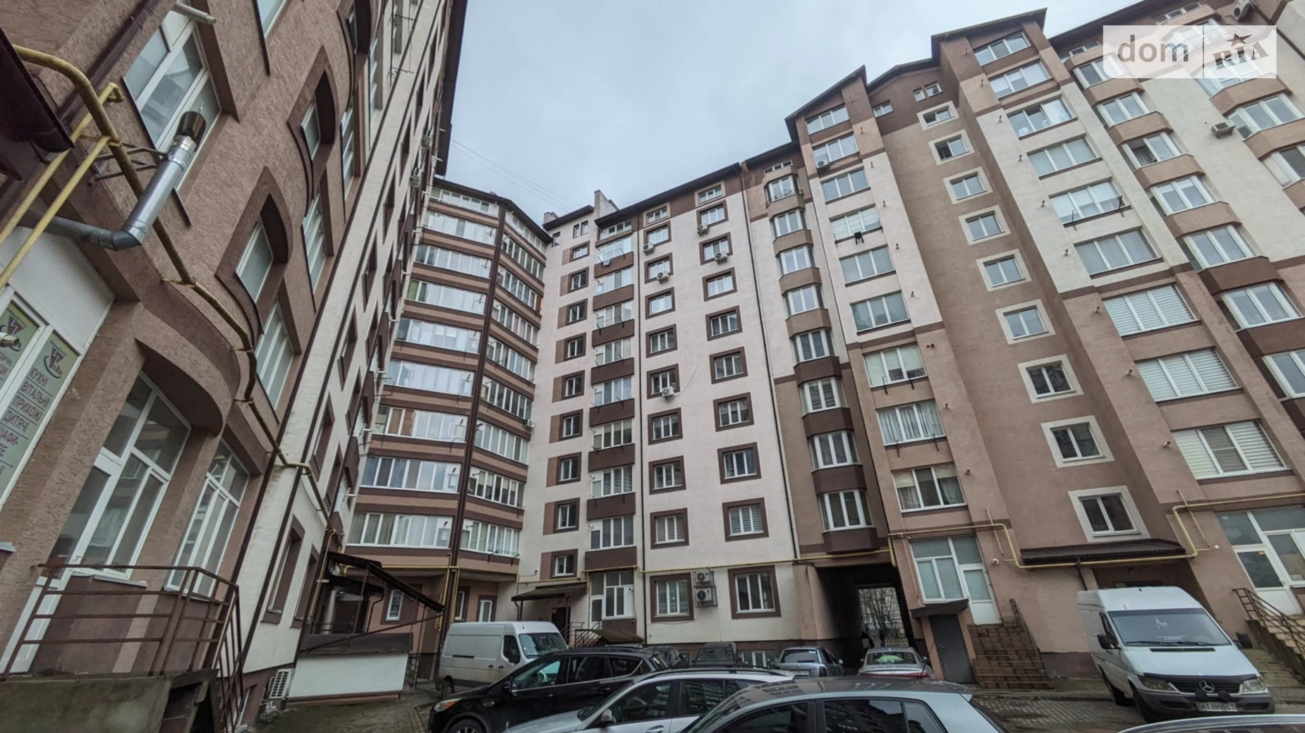Продается 3-комнатная квартира 70.2 кв. м в Ивано-Франковске, ул. Ивасюка, 11 - фото 2