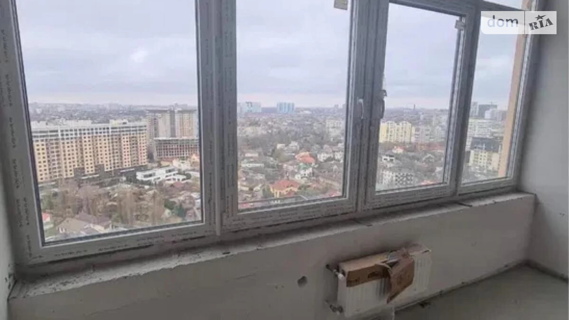 Продается 1-комнатная квартира 40 кв. м в Одессе, ул. Каманина