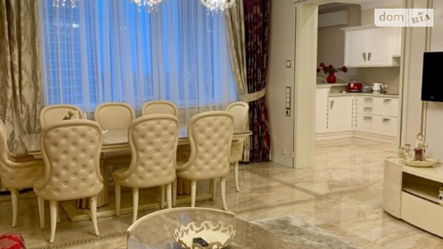 Продается 4-комнатная квартира 250 кв. м в Киеве, бул. Леси Украинки, 7Б